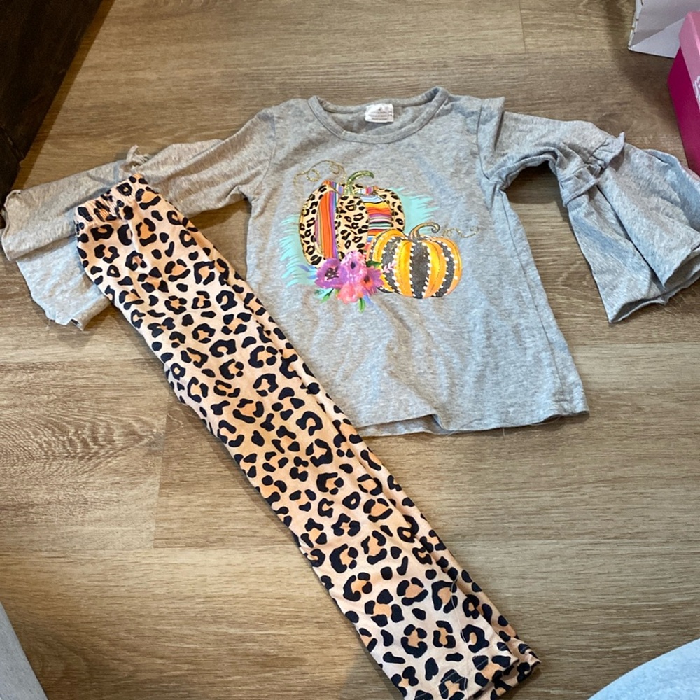 Girls medium (size 5) pumpkin outfit